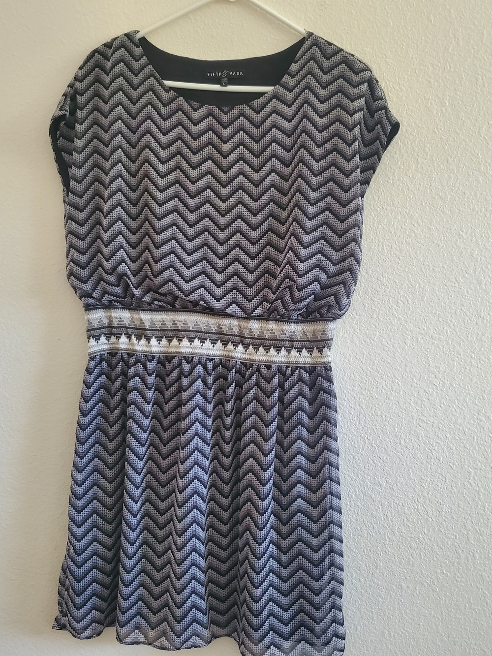 Fifth & Park Black and Gray Chevron Midi Sleeveless Dress Size L